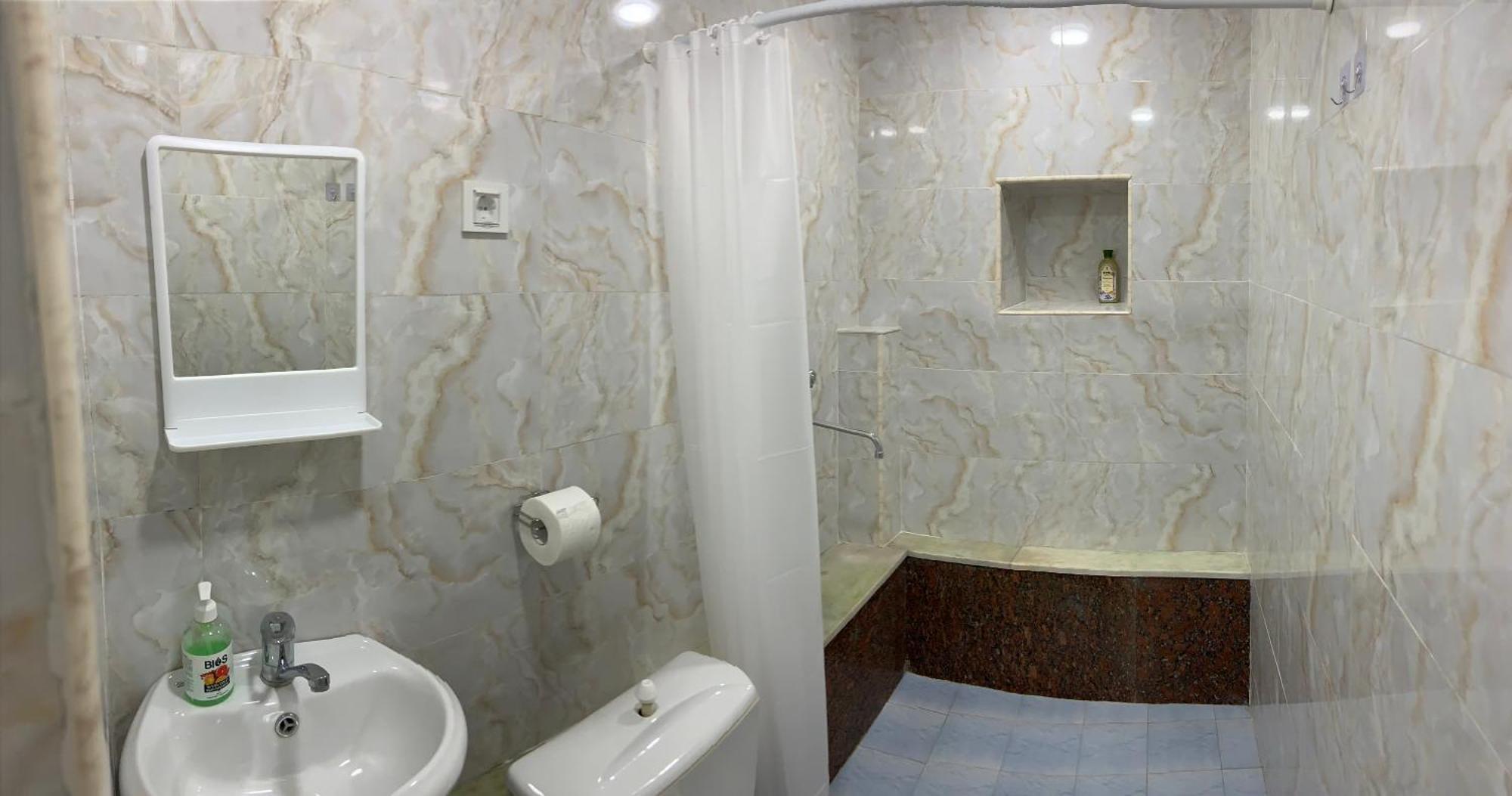 Guest House Lilia เยเรวาน ภายนอก รูปภาพ