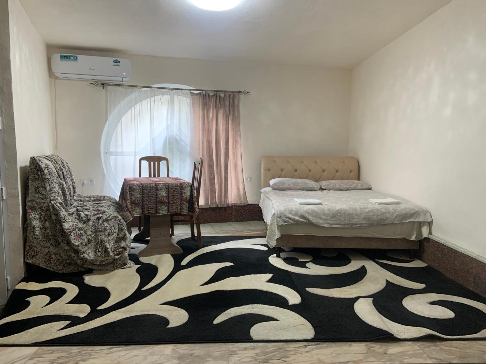 Guest House Lilia เยเรวาน ภายนอก รูปภาพ